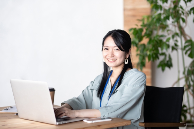 【初心者向け】副業の始め方｜会社員が「わからない」を解消して月5万稼ぐ具体的な手順を紹介